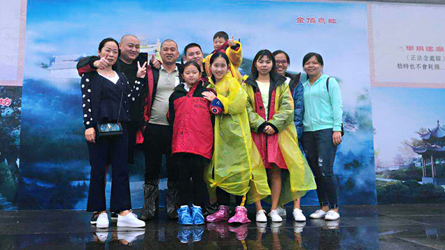 深圳麻豆精品免费视频2018年7月组织员工成都5日游